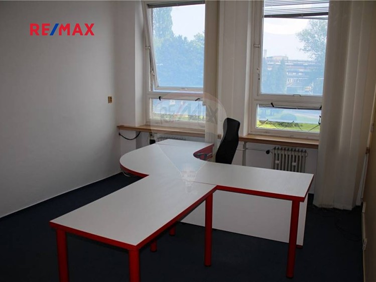 Pronájem kanceláře 18 m² - foto 1