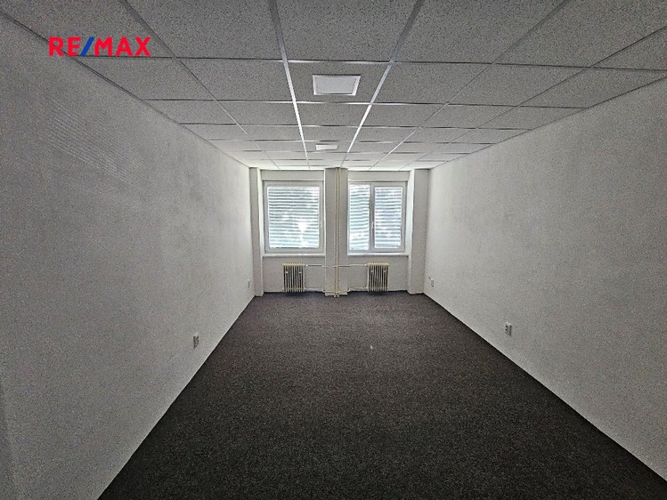Pronájem kanceláře 18 m² - foto 3