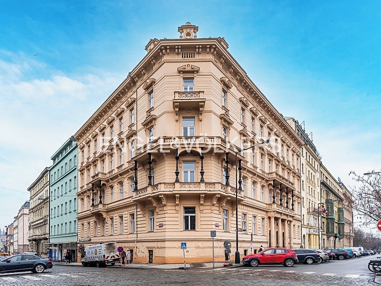 Pronájem kanceláře 222 m² - foto 1