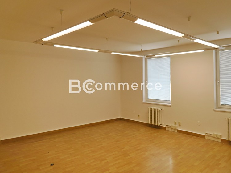 Pronájem kanceláře 156 m² - foto 4