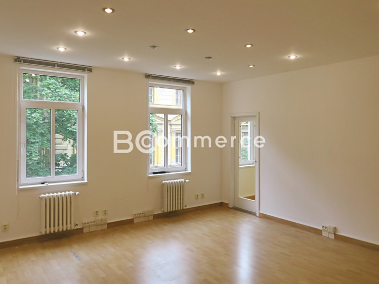 Pronájem kanceláře 156 m² - foto 2