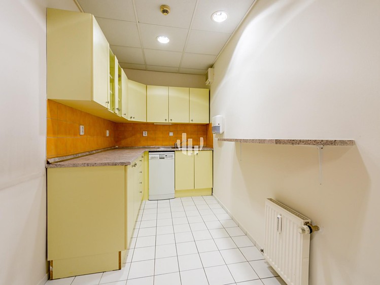 Pronájem kanceláře 300 m² - foto 5