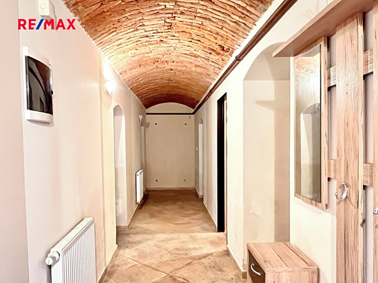 Pronájem komerční nemovitosti 95 m² - foto 1