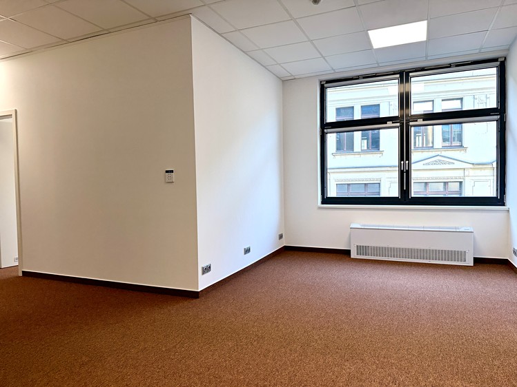 Pronájem kanceláře 63 m² - foto 4