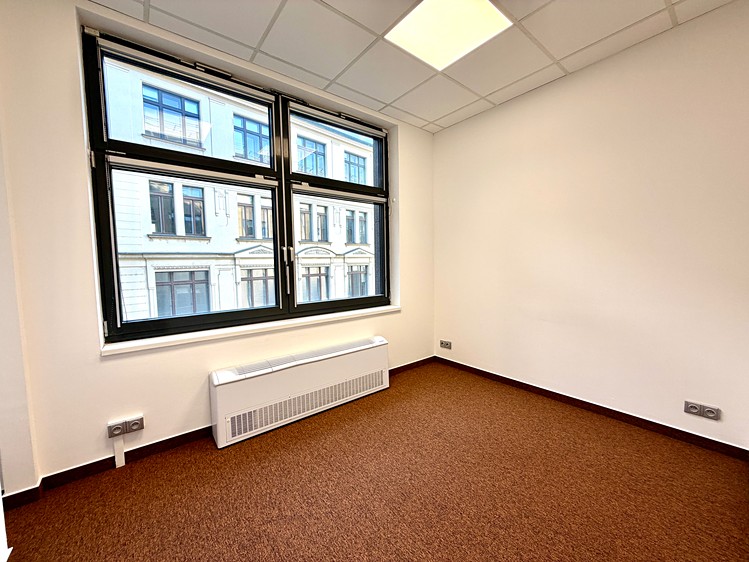 Pronájem kanceláře 63 m² - foto 7