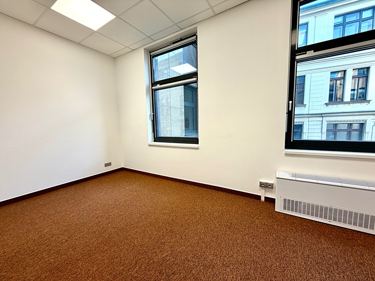 Pronájem kanceláře 63 m² - foto 6