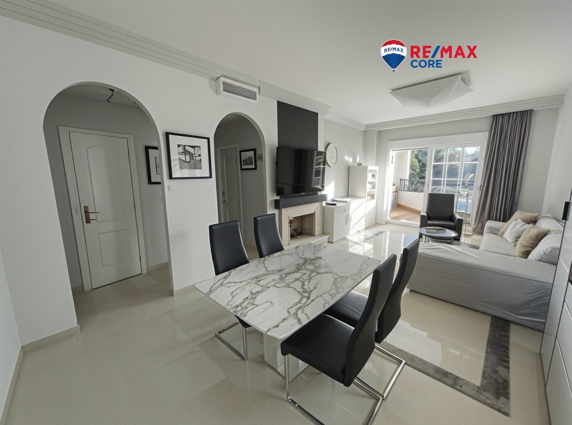 Descubre este magnífico piso ubicado en una de las zonas más codiciadas y sofisticadas de Marbella, el prestigioso compl - foto 2