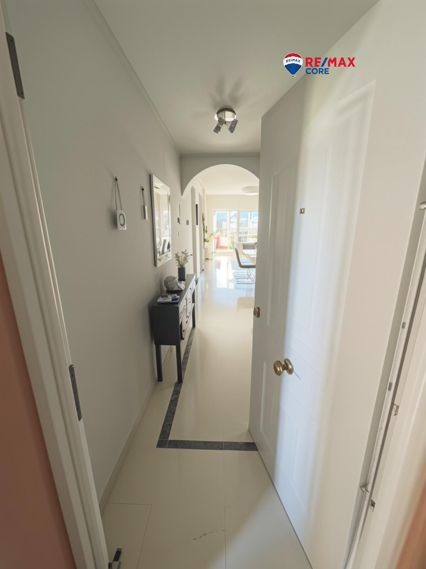 Descubre este magnífico piso ubicado en una de las zonas más codiciadas y sofisticadas de Marbella, el prestigioso compl - foto 5