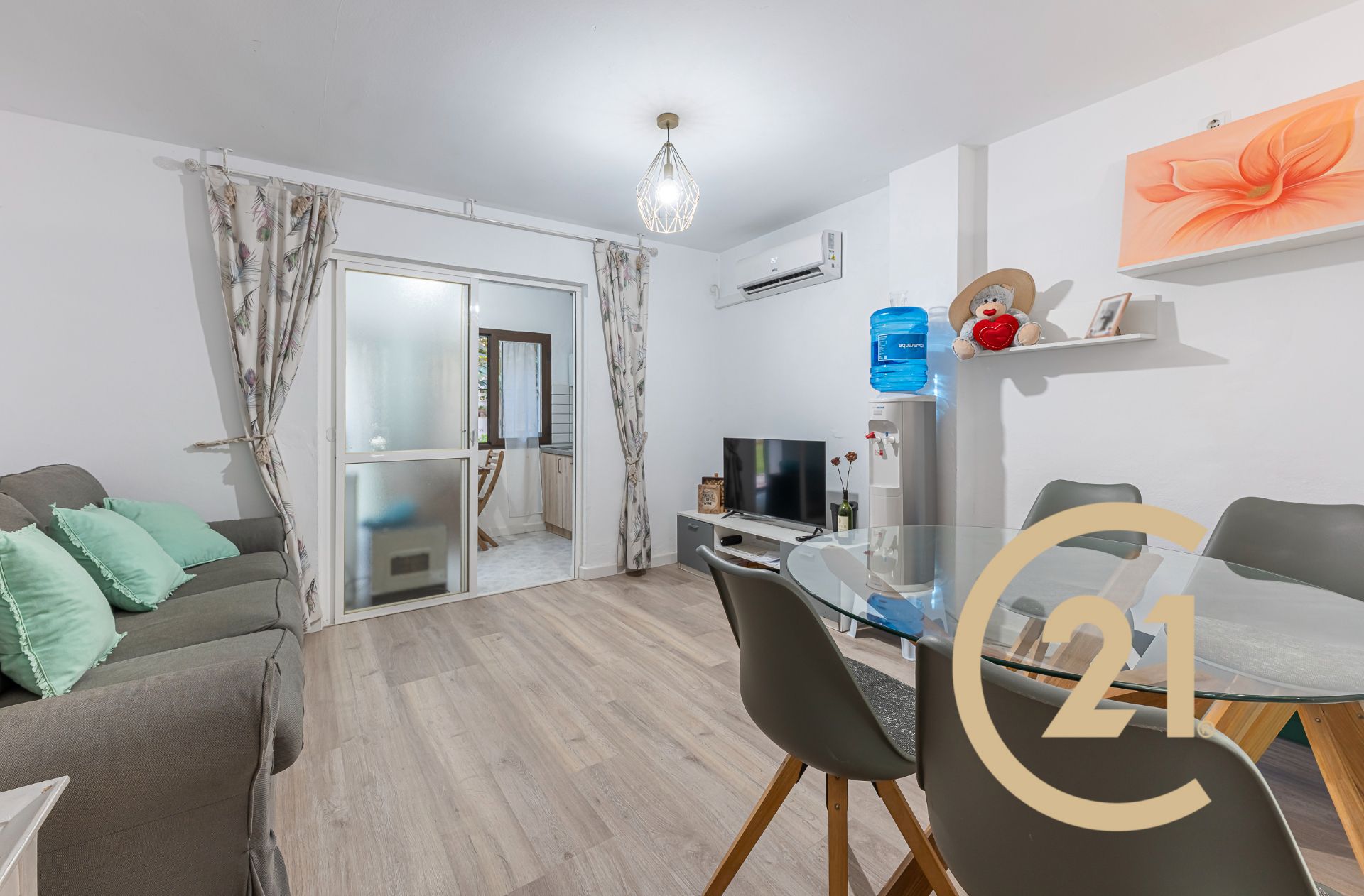 Oportunidad única en Hacienda Beach – Estepona, Málaga

¿Buscas tu primer hogar junto al mar o una inversión segura en l - foto 5