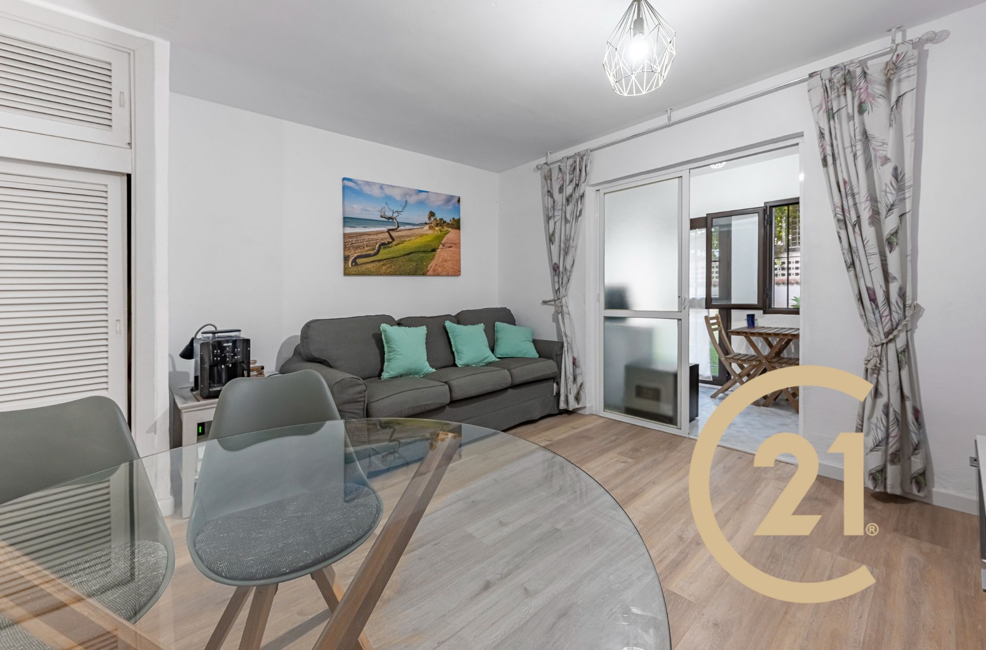 Oportunidad única en Hacienda Beach – Estepona, Málaga

¿Buscas tu primer hogar junto al mar o una inversión segura en l - foto 6