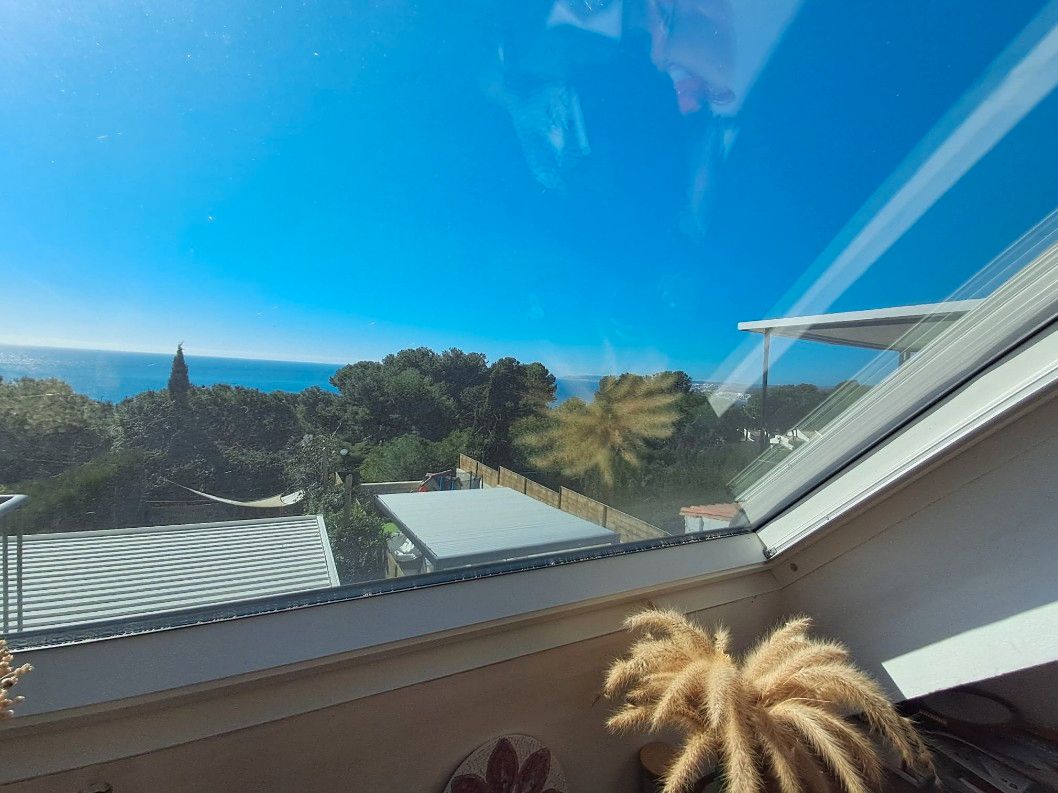Encantadora casa adosada con vistas al mar en la exclusiva zona de Seghers, Estepona
Ubicada en una de las zonas reside - foto 1