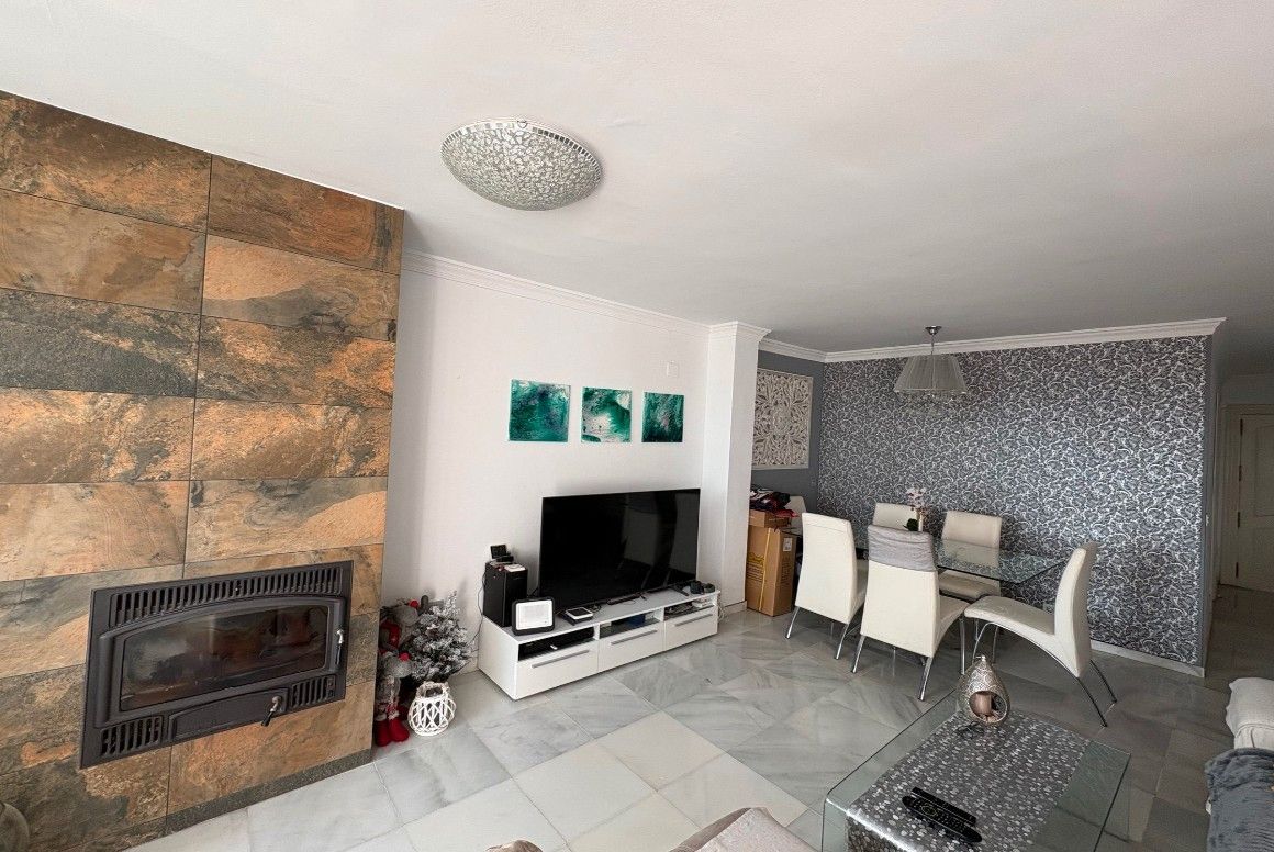 Encantadora casa adosada con vistas al mar en la exclusiva zona de Seghers, Estepona
Ubicada en una de las zonas reside - foto 3