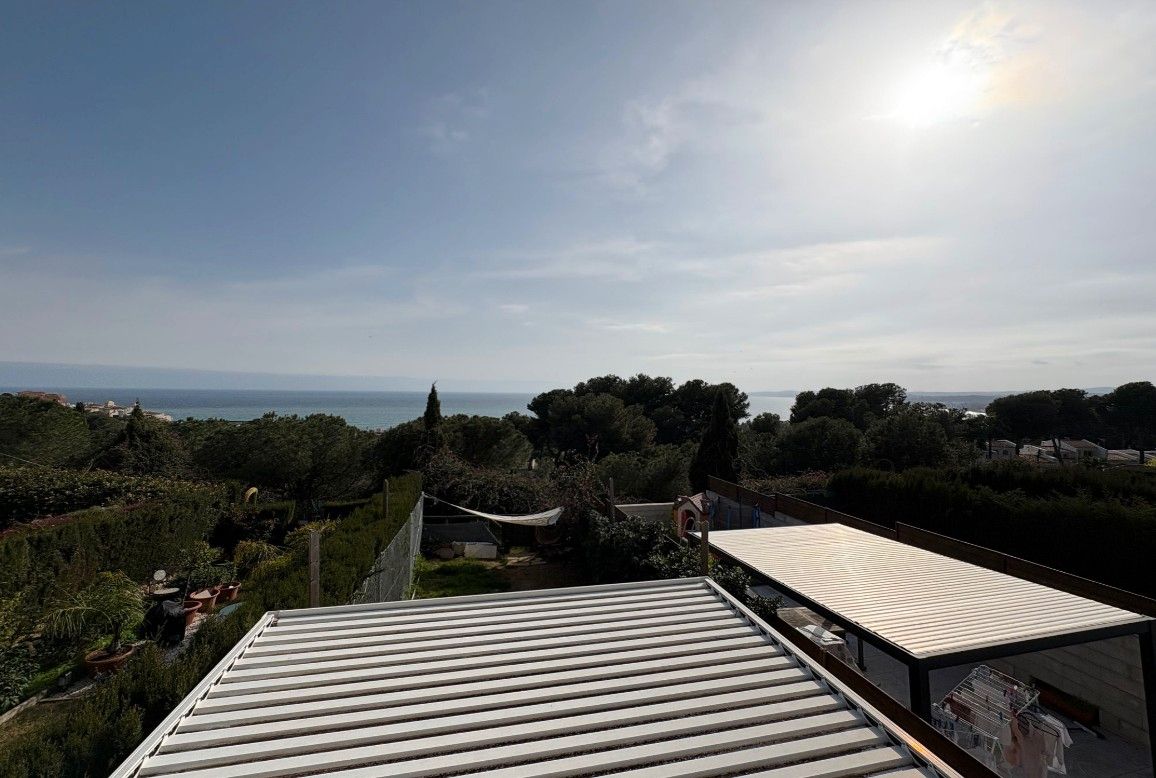 Encantadora casa adosada con vistas al mar en la exclusiva zona de Seghers, Estepona
Ubicada en una de las zonas reside - foto 5