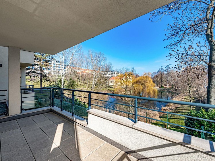 Pronájem bytu 3+kk 118 m² - foto 1