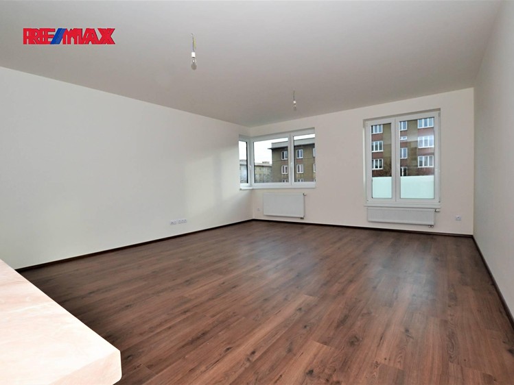 Pronájem bytu 1+kk 42 m² (Jednopodlažní) - foto 3