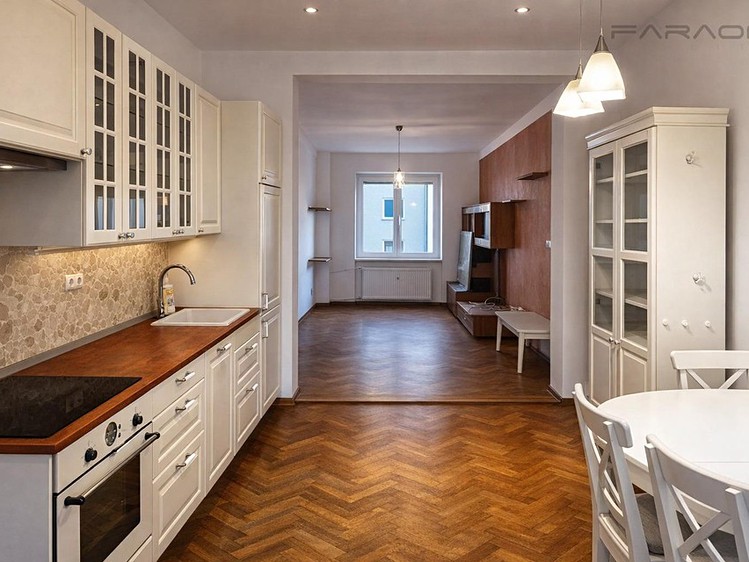 Pronájem bytu 3+1 80 m² - foto 1
