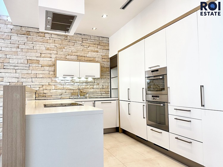 Pronájem bytu 4+kk 139 m² - foto 4