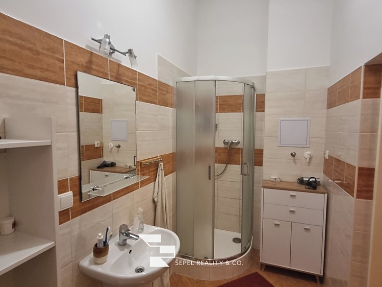 Pronájem bytu 2+1 68 m² - foto 3