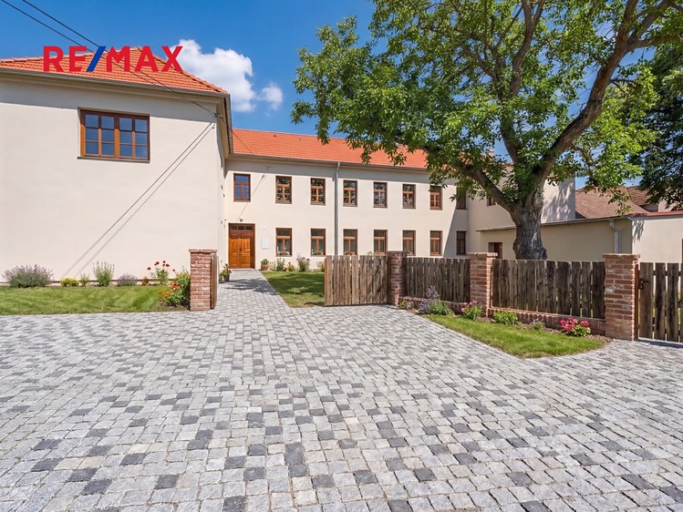 Prodej rodinného domu 406 m², pozemek 757 m² - foto 6