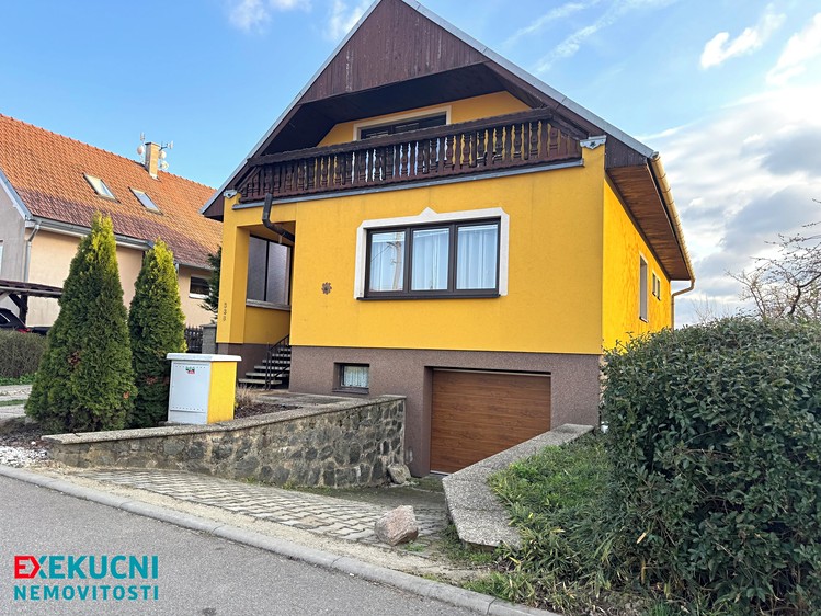 Prodej rodinného domu 228 m², pozemek 617 m² - foto 1