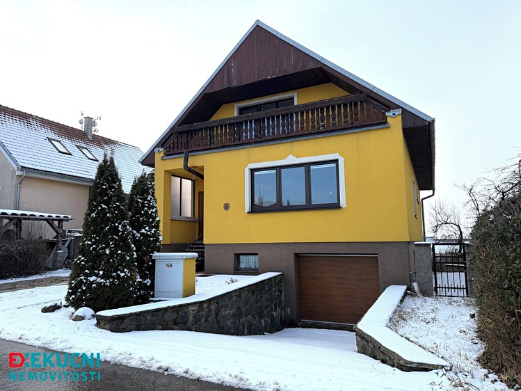 Prodej rodinného domu 228 m², pozemek 617 m² - foto 2