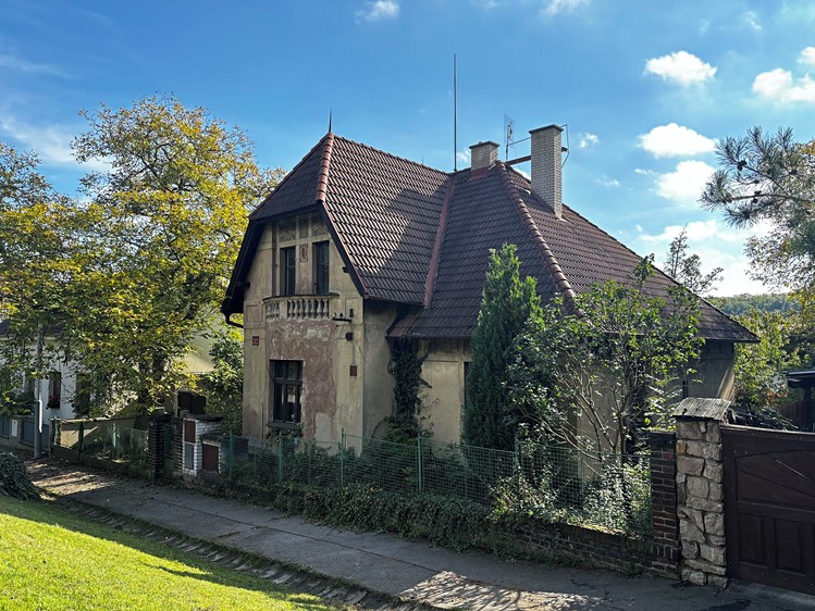 Prodej rodinného domu 180 m², pozemek 598 m² - foto 1