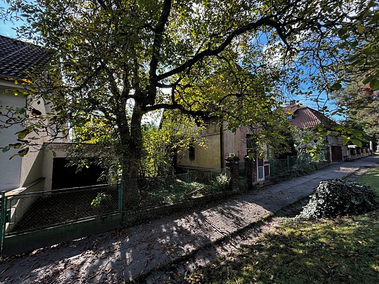 Prodej rodinného domu 180 m², pozemek 598 m² - foto 2