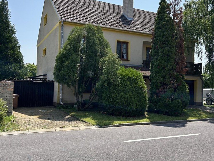 Prodej  vícegeneračního domu 200 m², pozemek 724 m² - foto 4