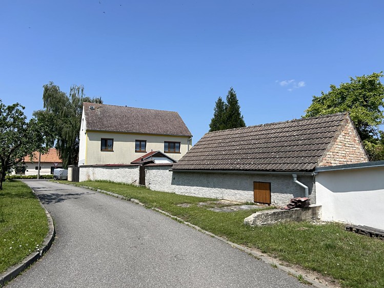 Prodej  vícegeneračního domu 200 m², pozemek 724 m² - foto 3