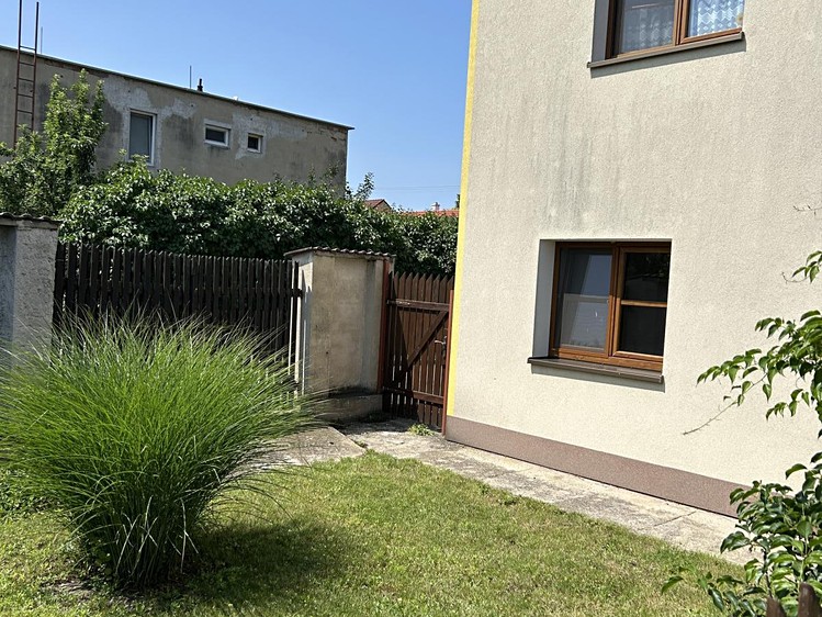 Prodej  vícegeneračního domu 200 m², pozemek 724 m² - foto 8