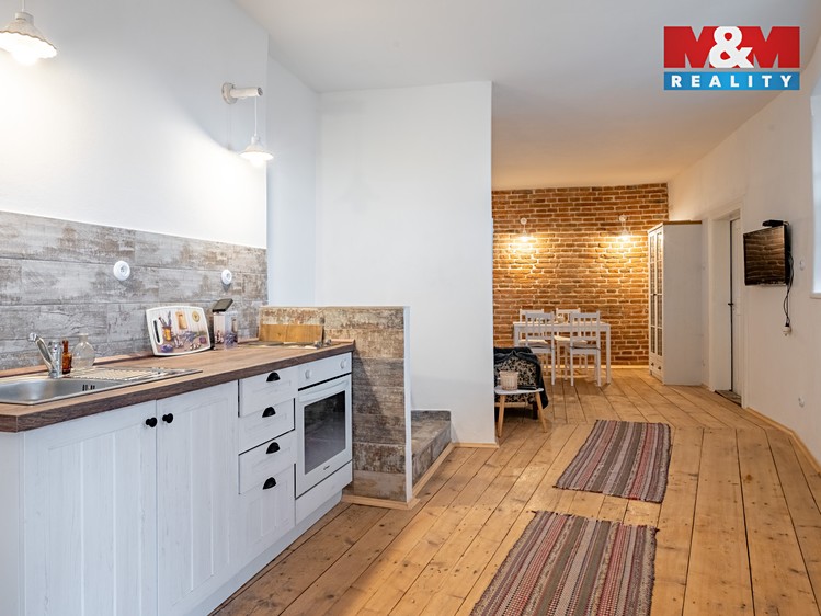 Prodej rodinného domu 378 m², pozemek 771 m² - foto 4