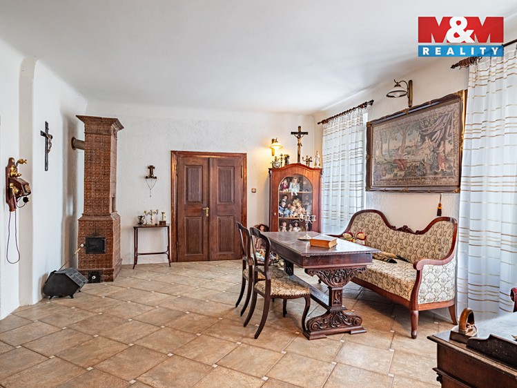 Prodej rodinného domu 378 m², pozemek 771 m² - foto 2