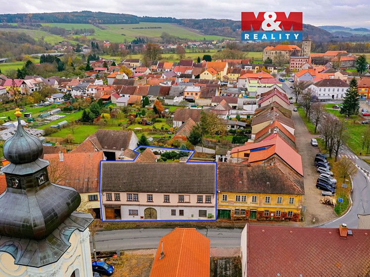 Prodej rodinného domu 378 m², pozemek 771 m² - foto 1