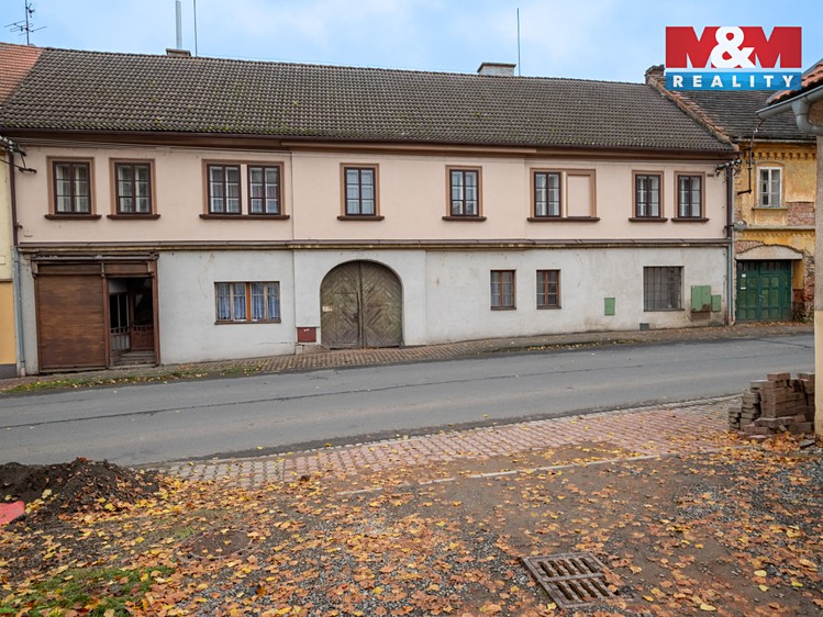Prodej rodinného domu 378 m², pozemek 771 m² - foto 8