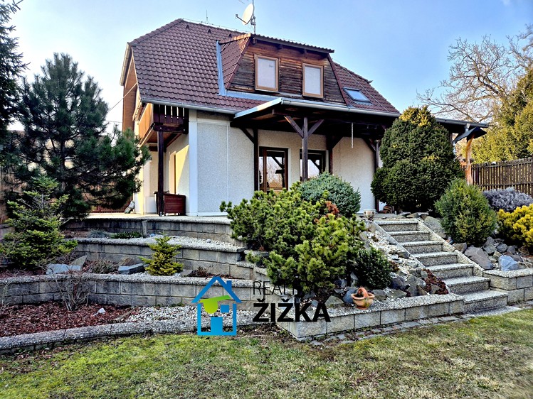 Prodej rodinného domu 123 m², pozemek 1 103 m² - foto 1