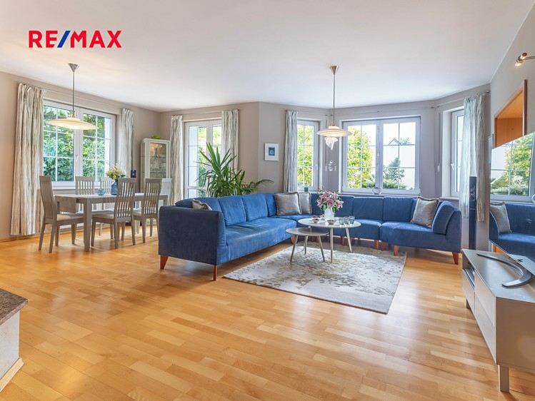 Prodej rodinného domu 183 m², pozemek 576 m² - foto 2