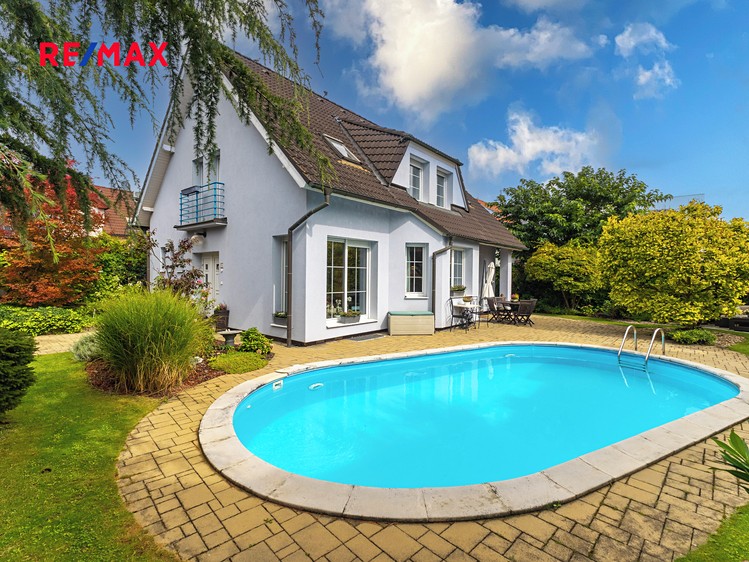Prodej rodinného domu 183 m², pozemek 576 m² - foto 1