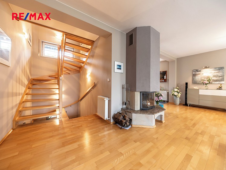 Prodej rodinného domu 183 m², pozemek 576 m² - foto 4