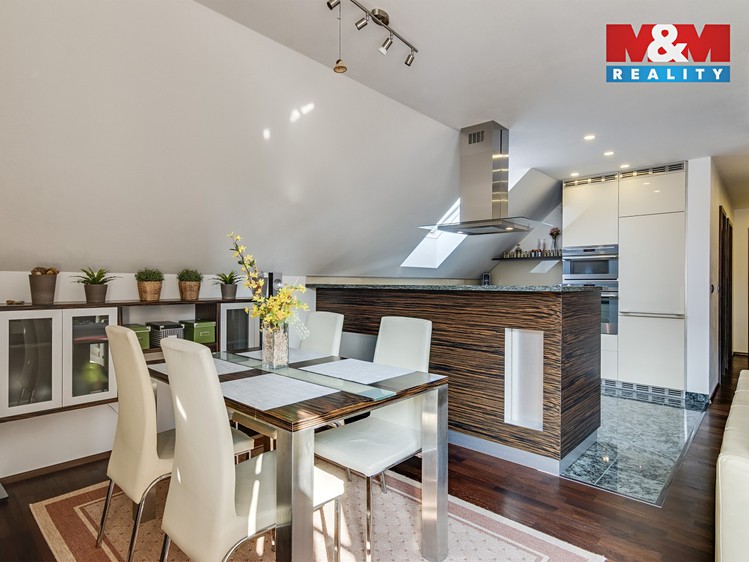 Prodej rodinného domu 269 m², pozemek 542 m² - foto 3