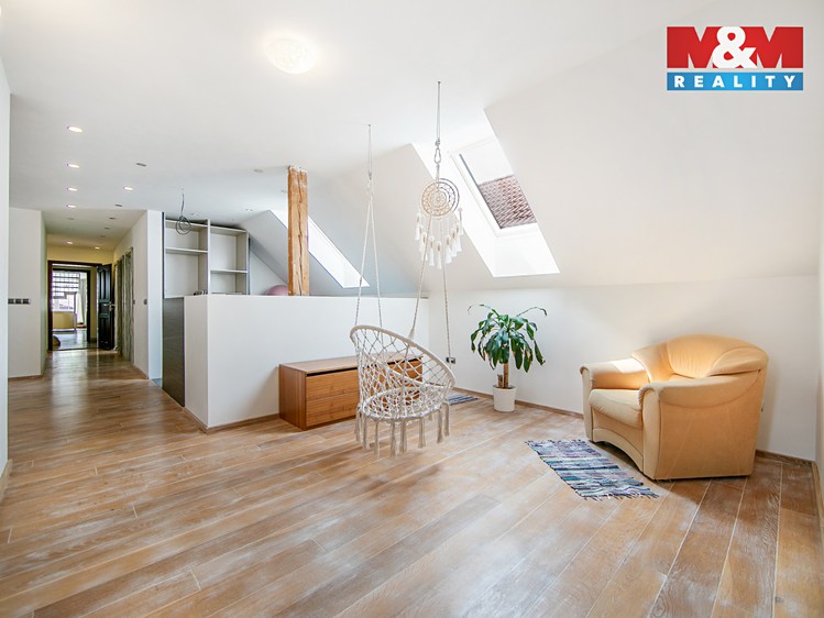 Prodej rodinného domu 269 m², pozemek 542 m² - foto 4