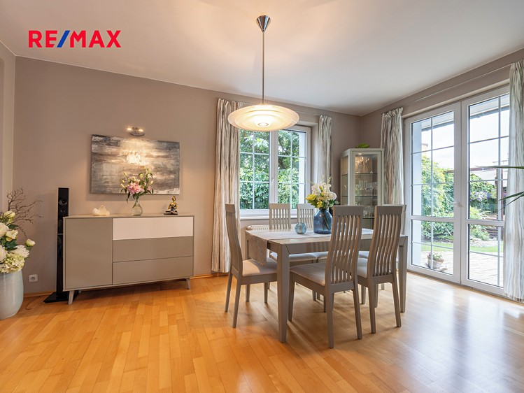 Prodej rodinného domu 183 m², pozemek 576 m² - foto 7