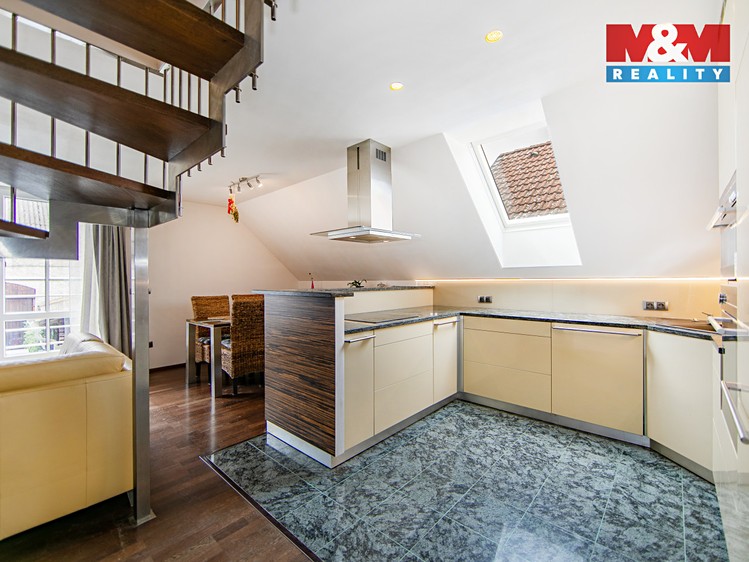 Prodej rodinného domu 269 m², pozemek 542 m² - foto 5