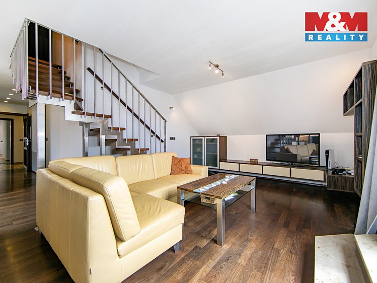 Prodej rodinného domu 269 m², pozemek 542 m² - foto 6