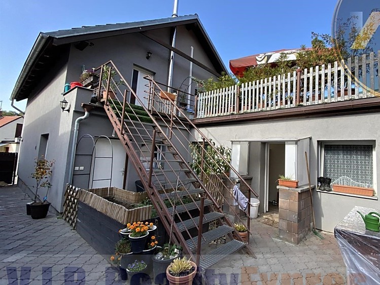 Prodej rodinného domu 224 m², pozemek 419 m² - foto 2