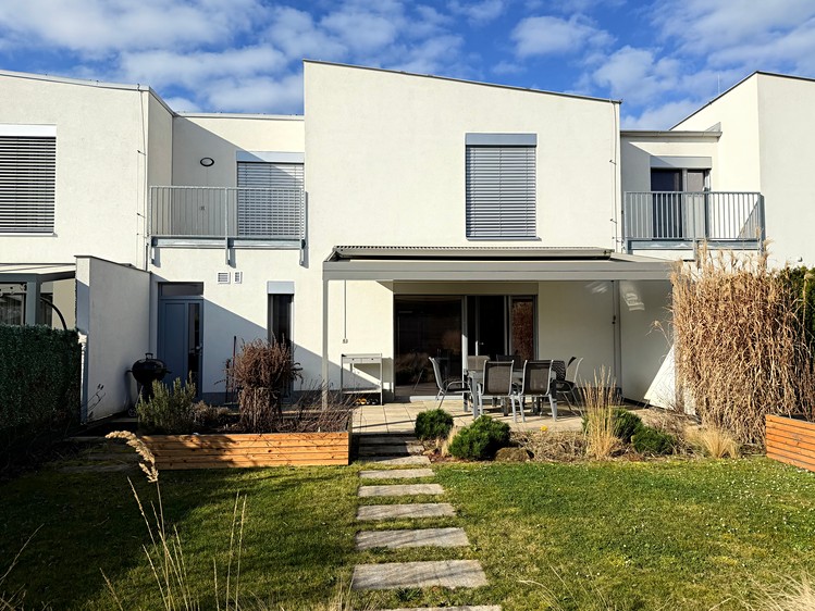 Prodej rodinného domu 157 m², pozemek 266 m² - foto 1