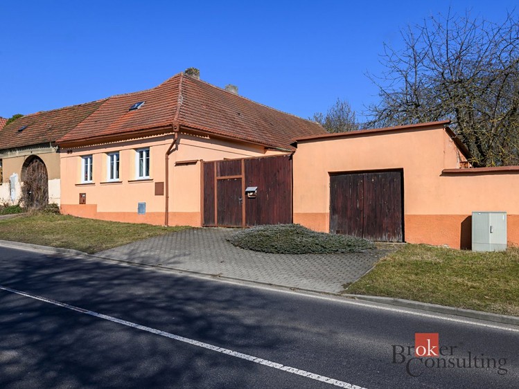 Prodej rodinného domu 90 m², pozemek 1 070 m² - foto 1