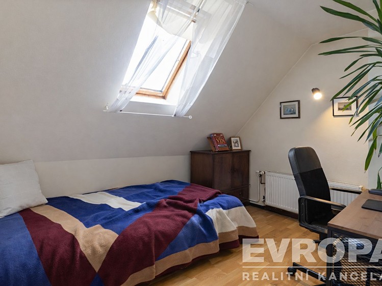 Prodej  rodinného domu 196 m², pozemek 769 m² - foto 7