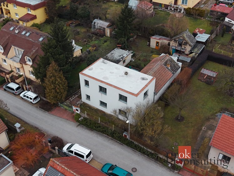 Prodej rodinného domu 205 m², pozemek 698 m² - foto 3