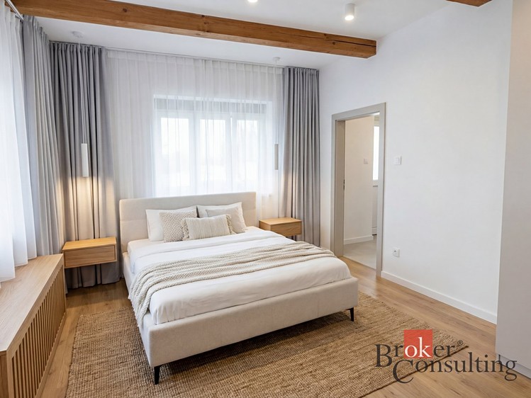 Prodej rodinného domu 205 m², pozemek 698 m² - foto 8