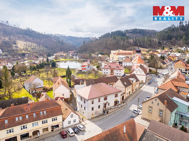 Prodej rodinného domu 411 m², pozemek 331 m² - foto 2